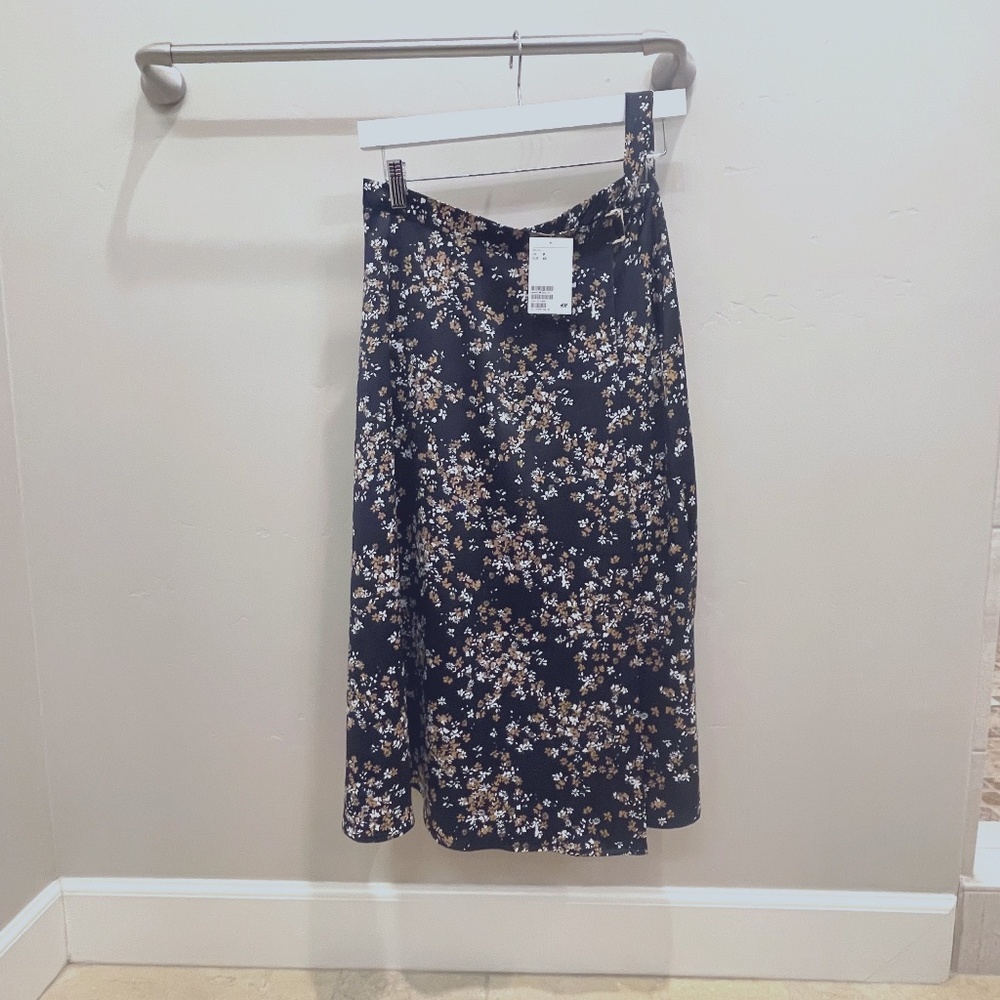 Floral Wrap Skirt – H&M, Size US 8 / EUR 40 – New With Tags